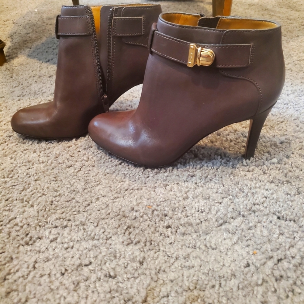 Coach Sondra Booties ~ Brown Size 7